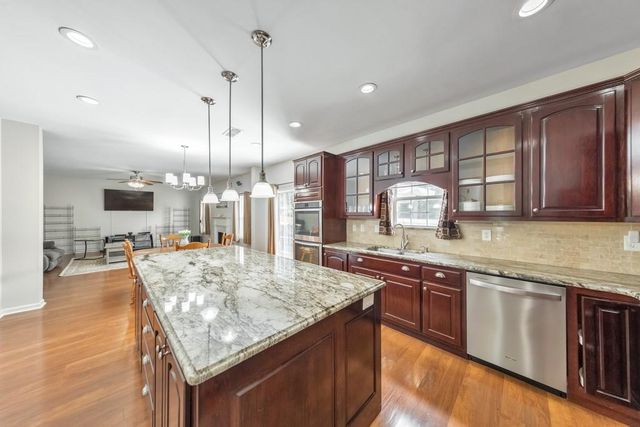 221 Courtland Oaks Drive SW, Marietta, GA 30060