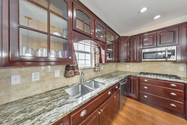 221 Courtland Oaks Drive SW, Marietta, GA 30060
