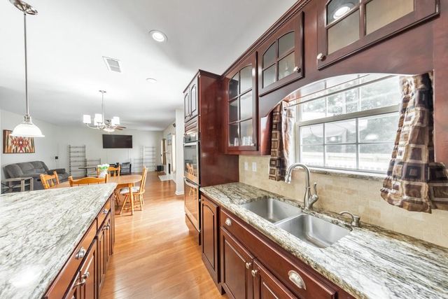 221 Courtland Oaks Drive SW, Marietta, GA 30060