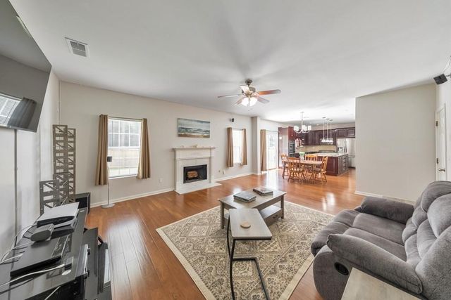 221 Courtland Oaks Drive SW, Marietta, GA 30060