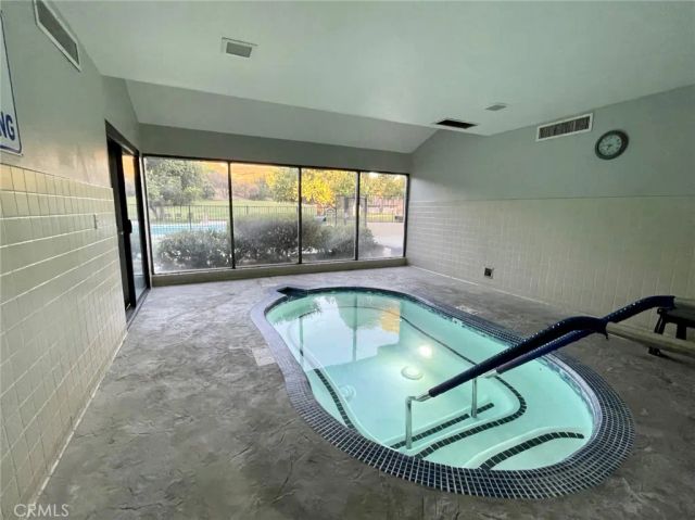 20042 AVENUE OF THE OAKS, Newhall, CA 91321