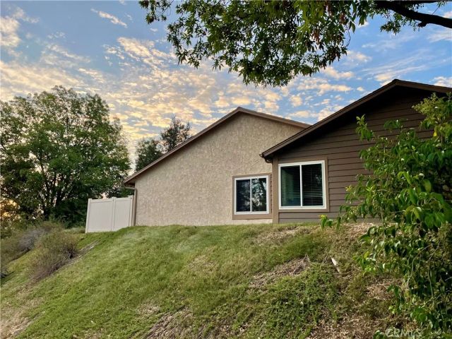 20042 AVENUE OF THE OAKS, Newhall, CA 91321