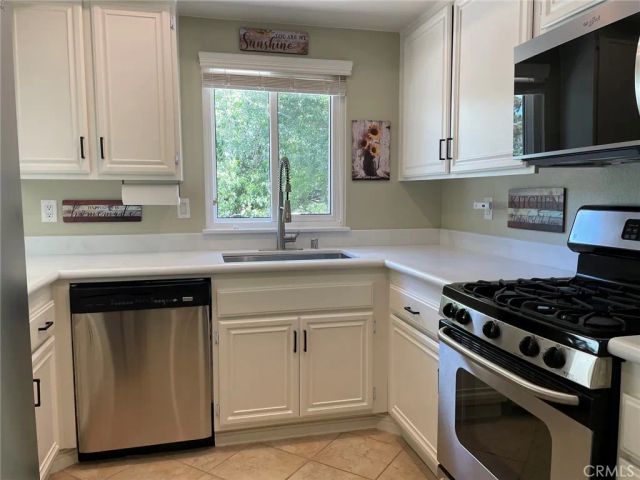 20042 AVENUE OF THE OAKS, Newhall, CA 91321