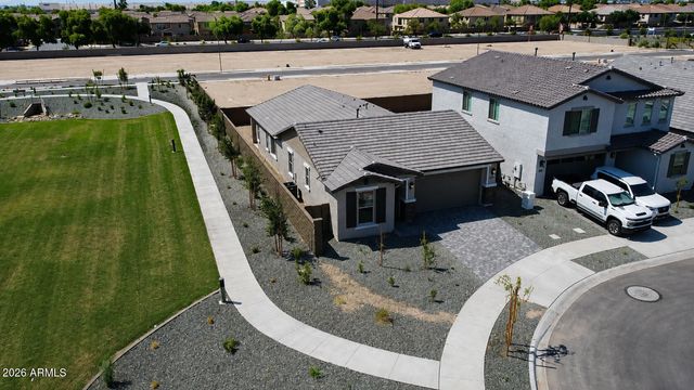 8015 W EATON Road, Phoenix, AZ 85035
