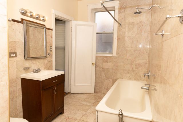 940 E 48th Street 3, Chicago, IL 60615