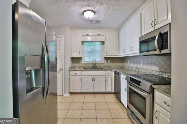 353 Fall View Court, Winder, GA 30680