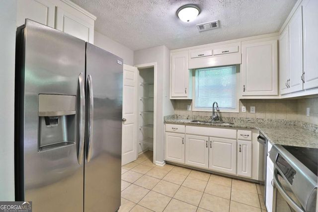 353 Fall View Court, Winder, GA 30680