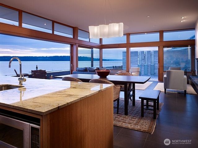 23 N Sand Point Way, Hat Island, WA 98206