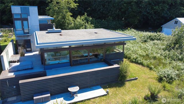 23 N Sand Point Way, Hat Island, WA 98206