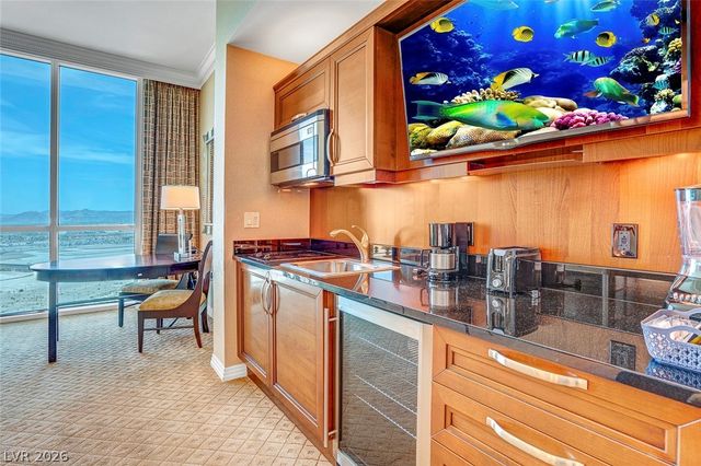 135 East Harmon Avenue 3704, Las Vegas, NV 89109