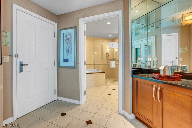 135 East Harmon Avenue 3704, Las Vegas, NV 89109