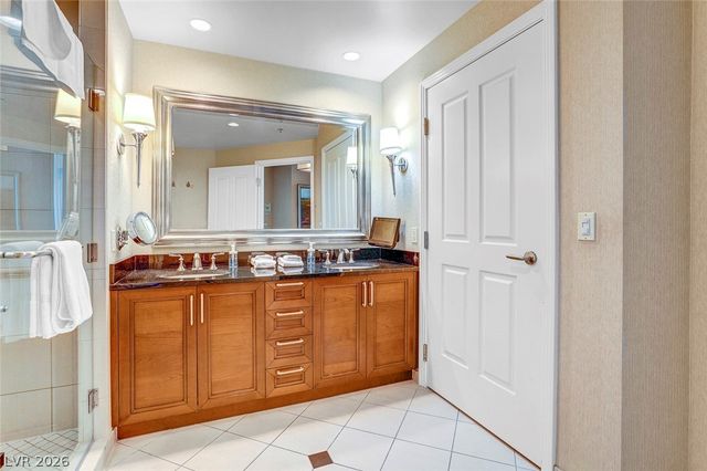 135 East Harmon Avenue 3704, Las Vegas, NV 89109