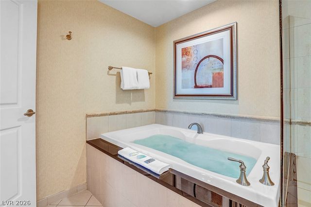 135 East Harmon Avenue 3704, Las Vegas, NV 89109