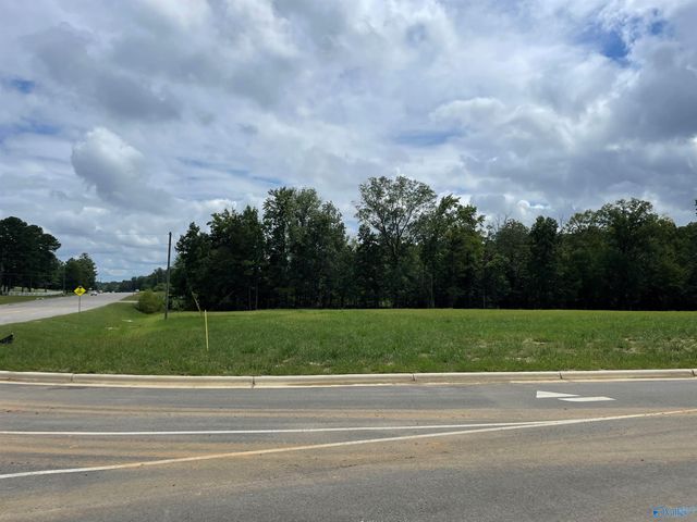 001 Steele Station Road, Rainbow City, AL 35906