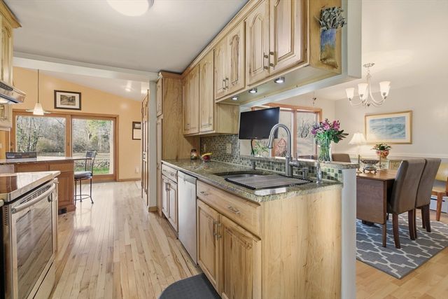 1282 East Rd, Tiverton, RI 02878