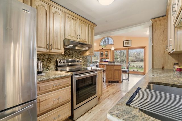 1282 East Rd, Tiverton, RI 02878