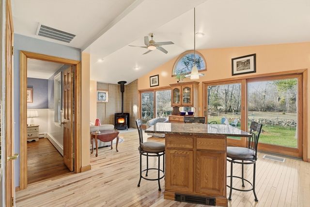 1282 East Rd, Tiverton, RI 02878