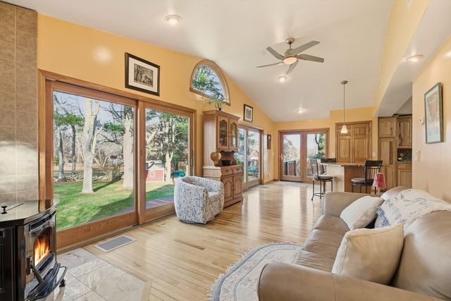 1282 East Rd, Tiverton, RI 02878