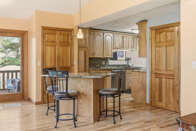 1282 East Rd, Tiverton, RI 02878