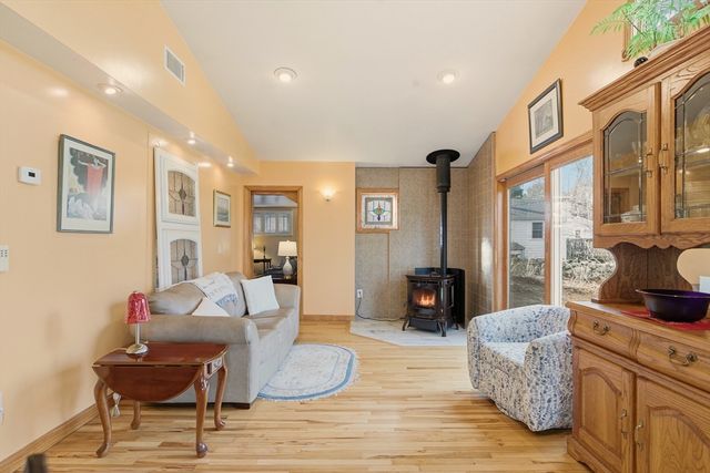 1282 East Rd, Tiverton, RI 02878