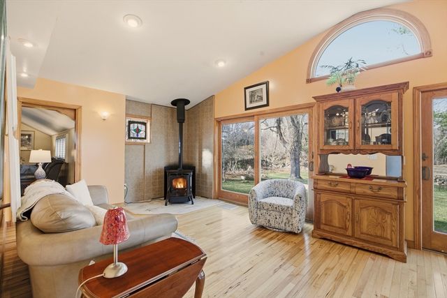 1282 East Rd, Tiverton, RI 02878