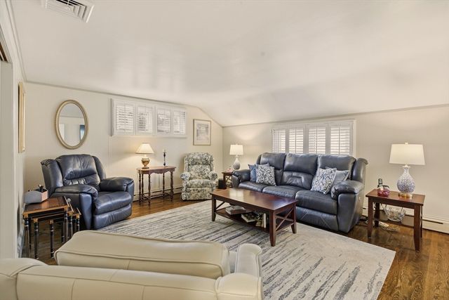 1282 East Rd, Tiverton, RI 02878