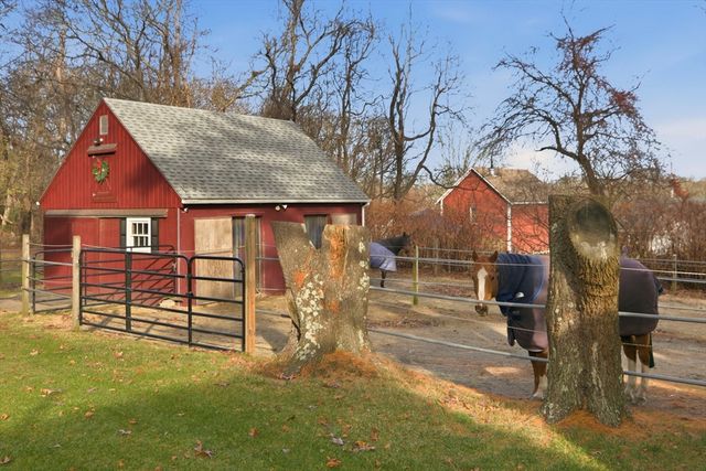 1282 East Rd, Tiverton, RI 02878