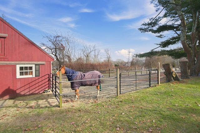 1282 East Rd, Tiverton, RI 02878