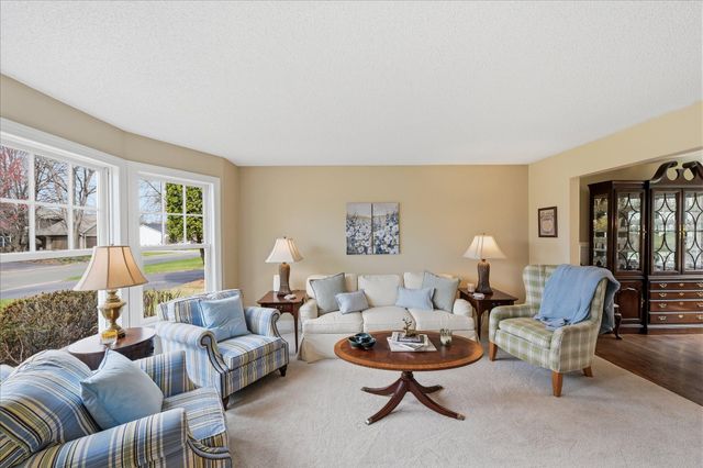 356 69th Street N, Mahtomedi, MN 55115