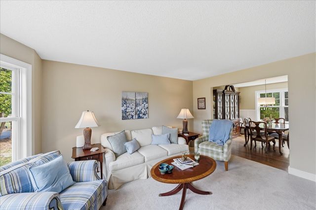 356 69th Street N, Mahtomedi, MN 55115