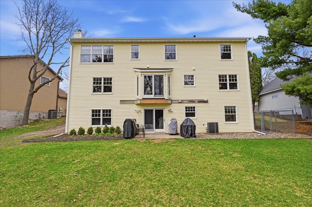 356 69th Street N, Mahtomedi, MN 55115