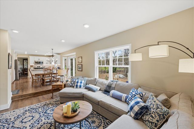 356 69th Street N, Mahtomedi, MN 55115