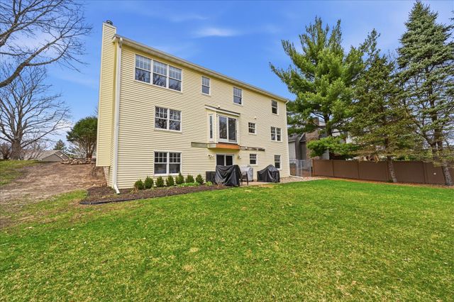 356 69th Street N, Mahtomedi, MN 55115