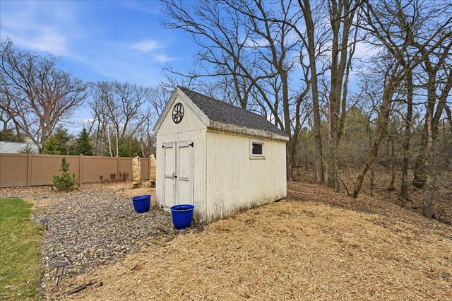 356 69th Street N, Mahtomedi, MN 55115