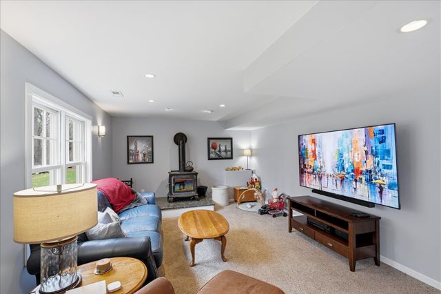 356 69th Street N, Mahtomedi, MN 55115