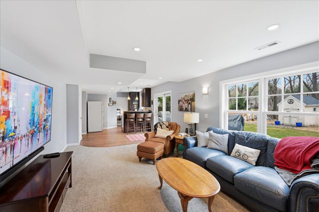 356 69th Street N, Mahtomedi, MN 55115