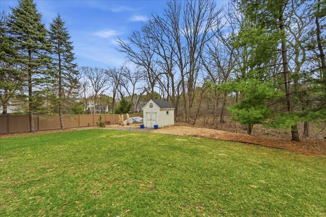 356 69th Street N, Mahtomedi, MN 55115