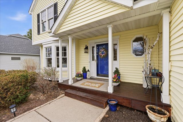 356 69th Street N, Mahtomedi, MN 55115