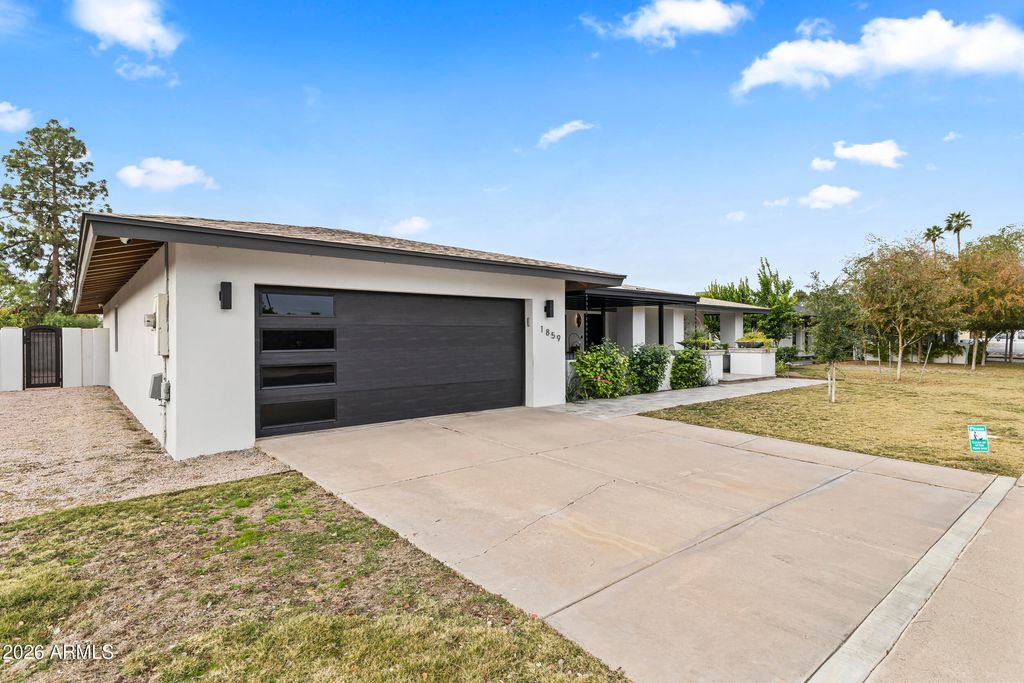 Image 2 of property listing at 1859 W NAVARRO Avenue, Mesa, AZ 85202