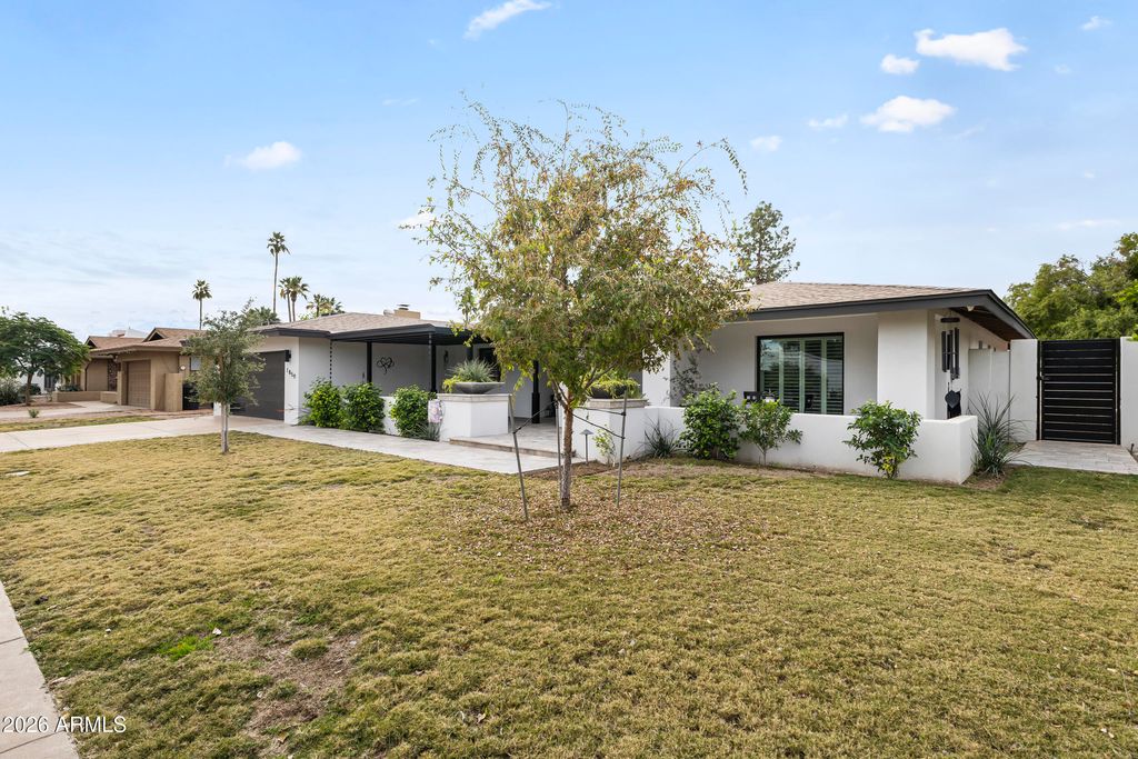 Image 3 of property listing at 1859 W NAVARRO Avenue, Mesa, AZ 85202