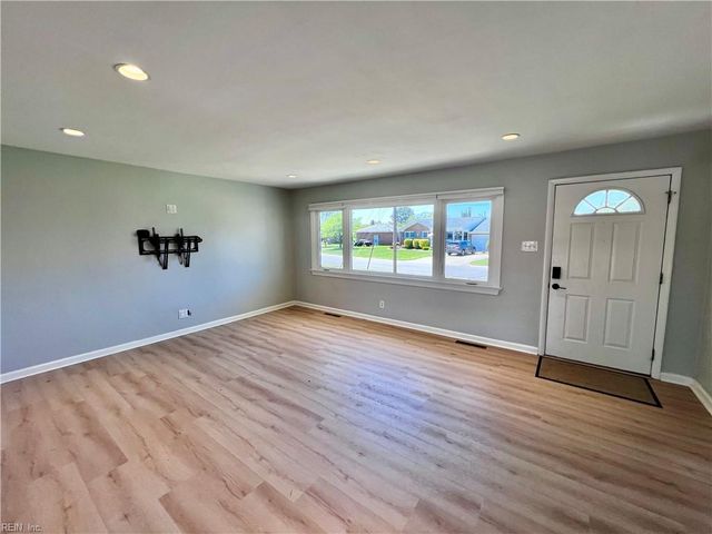 1208 Point Reel RD, Chesapeake, VA 23325