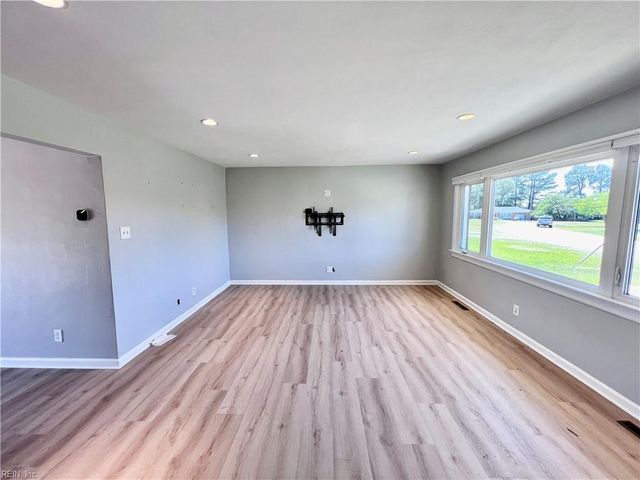 1208 Point Reel RD, Chesapeake, VA 23325