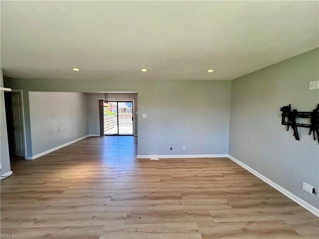 1208 Point Reel RD, Chesapeake, VA 23325