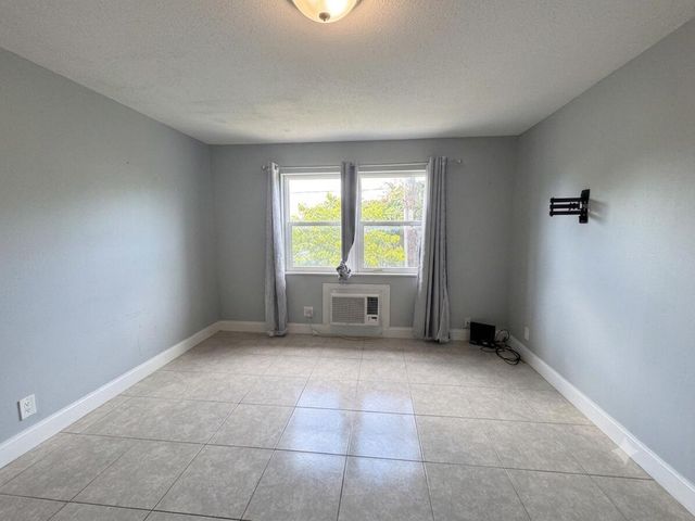 1150 E Sample Road 204, Pompano Beach, FL 33064