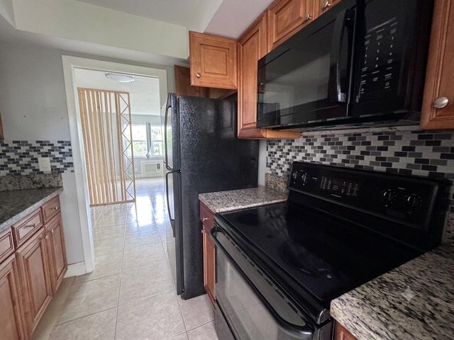 1150 E Sample Road 204, Pompano Beach, FL 33064