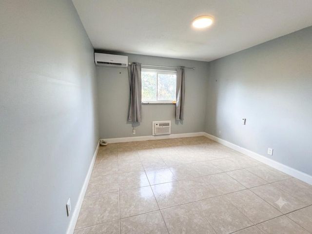 1150 E Sample Road 204, Pompano Beach, FL 33064