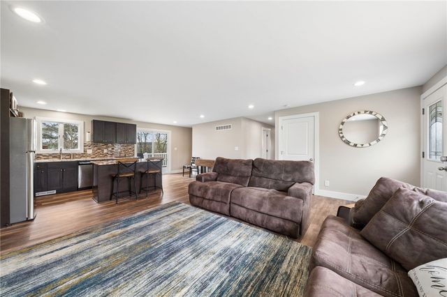 641 Longvue Dr, Chartiers, PA 15342