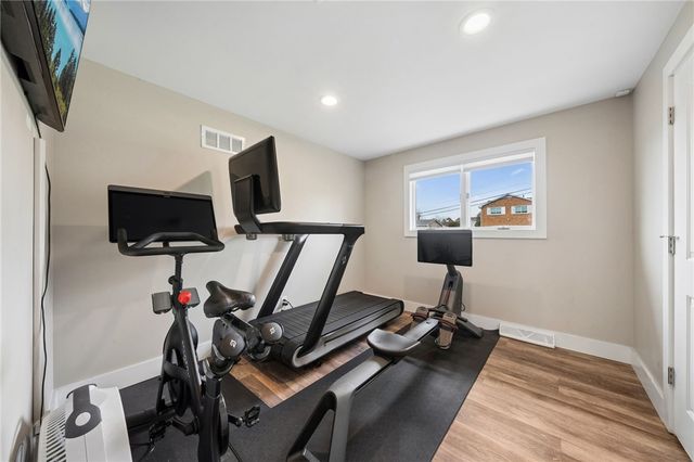 641 Longvue Dr, Chartiers, PA 15342