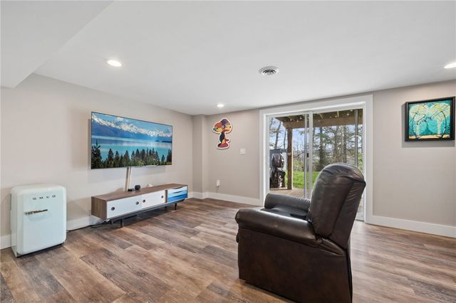 641 Longvue Dr, Chartiers, PA 15342