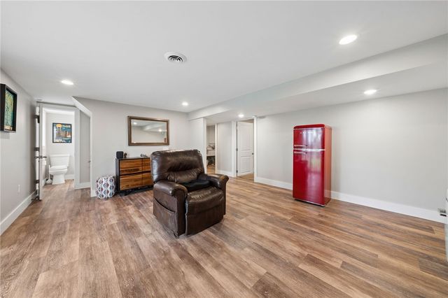 641 Longvue Dr, Chartiers, PA 15342